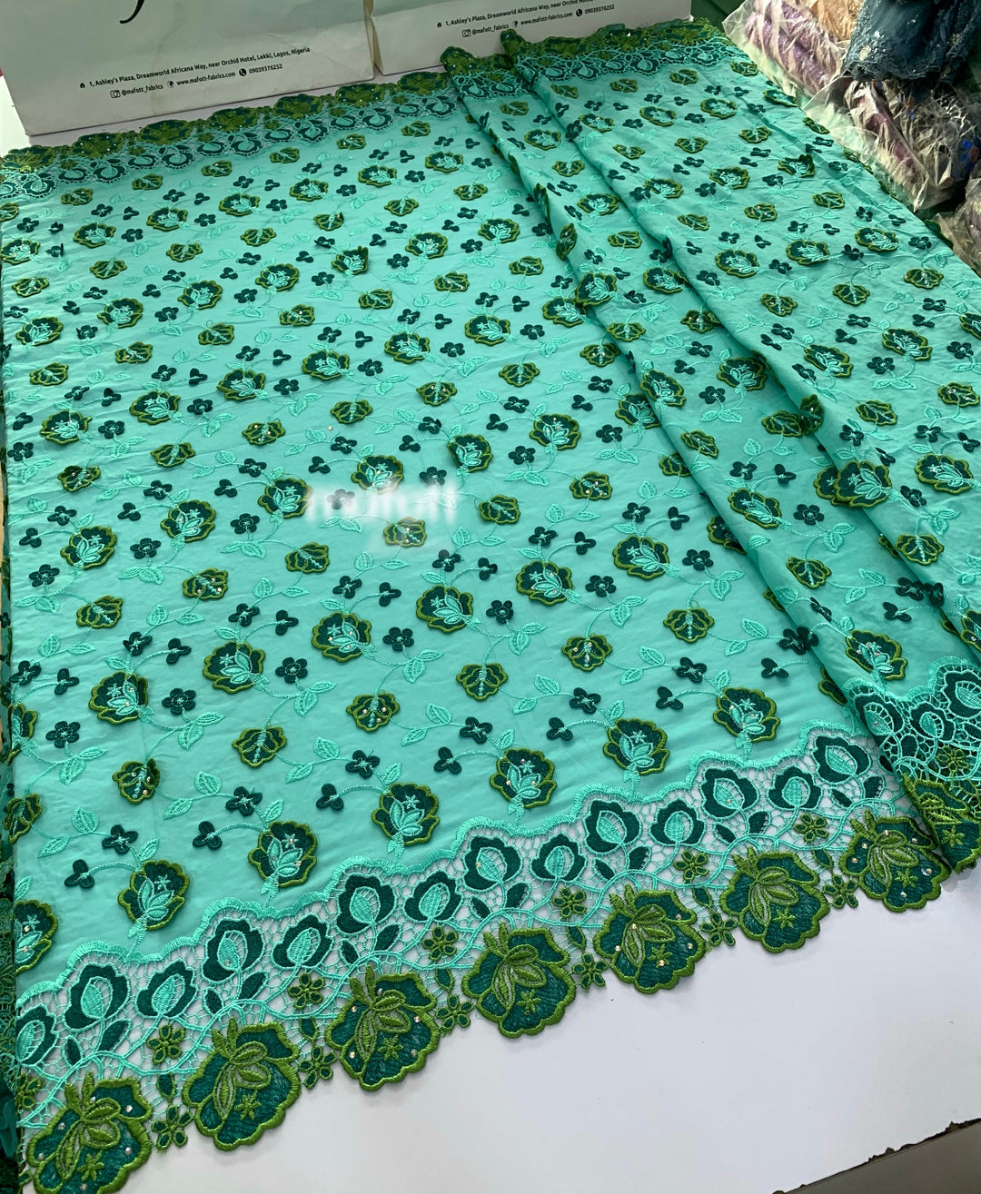 Tems (5 yards)